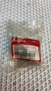 Втулка стабилизатора правая передняя 51306SWWP51